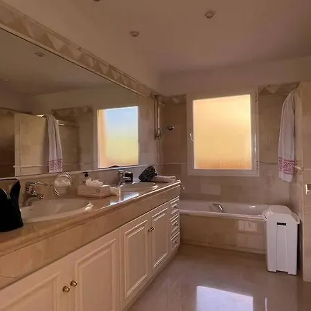 R26 Stunning Penthouse Duplex Elviria Marbella