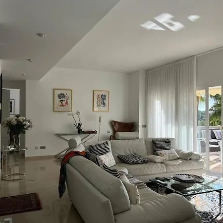 R26 Stunning Penthouse Duplex Elviria Marbella